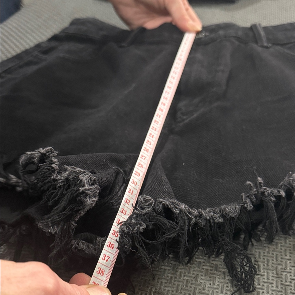 SHEIN Charcoal Frayed Hem Jean Shorts - Picture 4 of 6